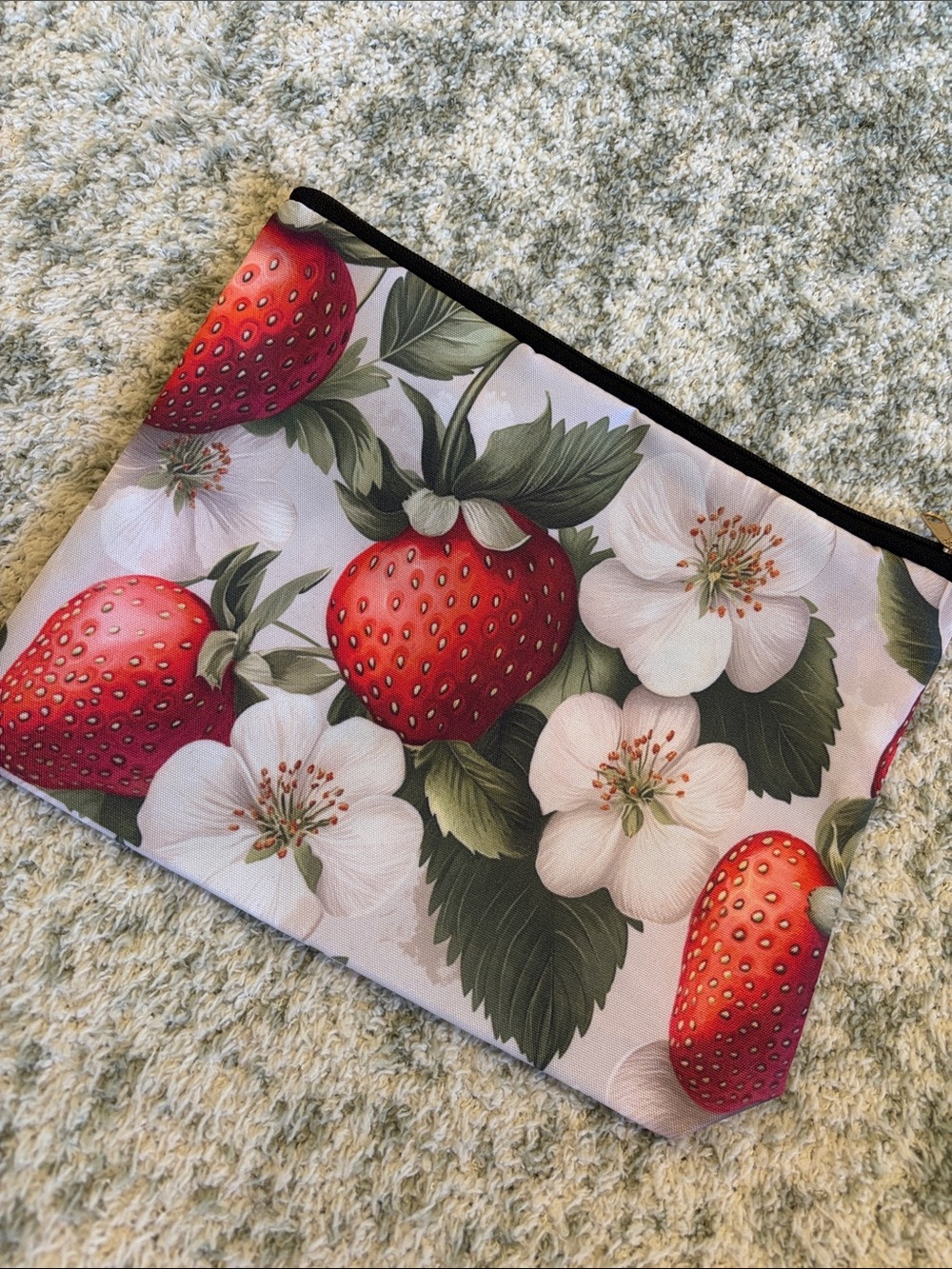 Strawberry Garden Floral Cosmetic Travel Bag Zip Pouch NWT 9x7.25”